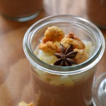 Panna cotta au chocolat, poire pochée aux épices