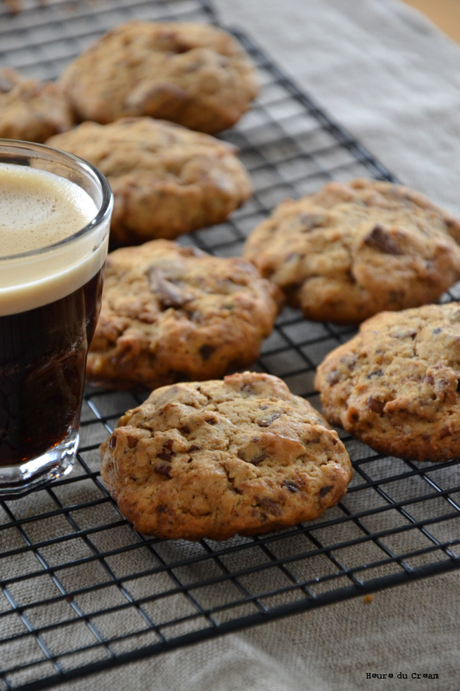 Cookies au beurre de cacao, noix, café et chocolat