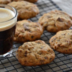Cookies café, noix de pécan et chocolat au lait